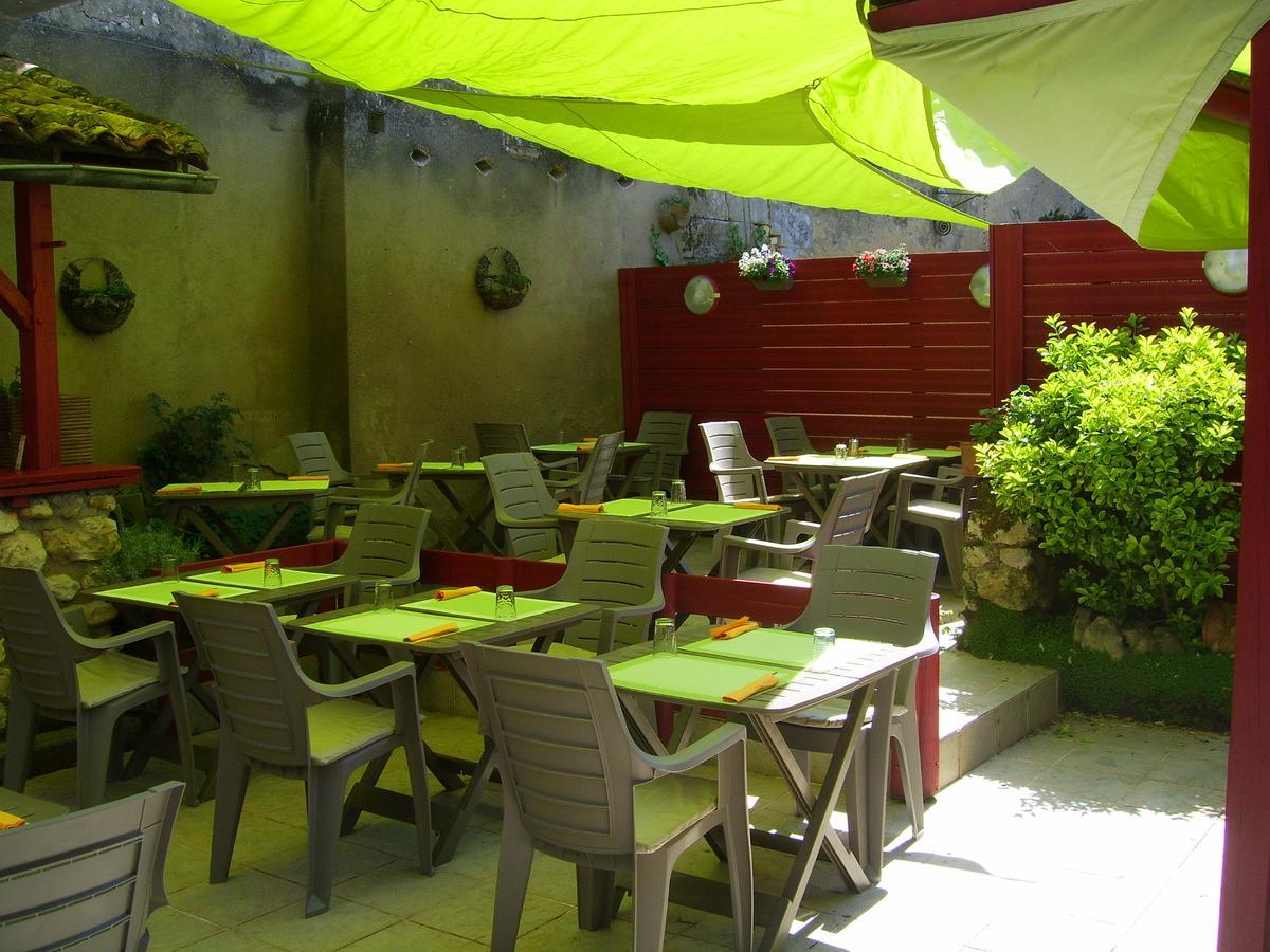 Hotel Restaurant De L'Union Мирамбо Екстериор снимка
